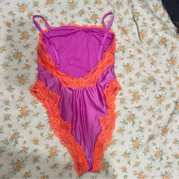 Skims Magenta and Orange lace Bodysuit Size Medium - Picture 3 of 5